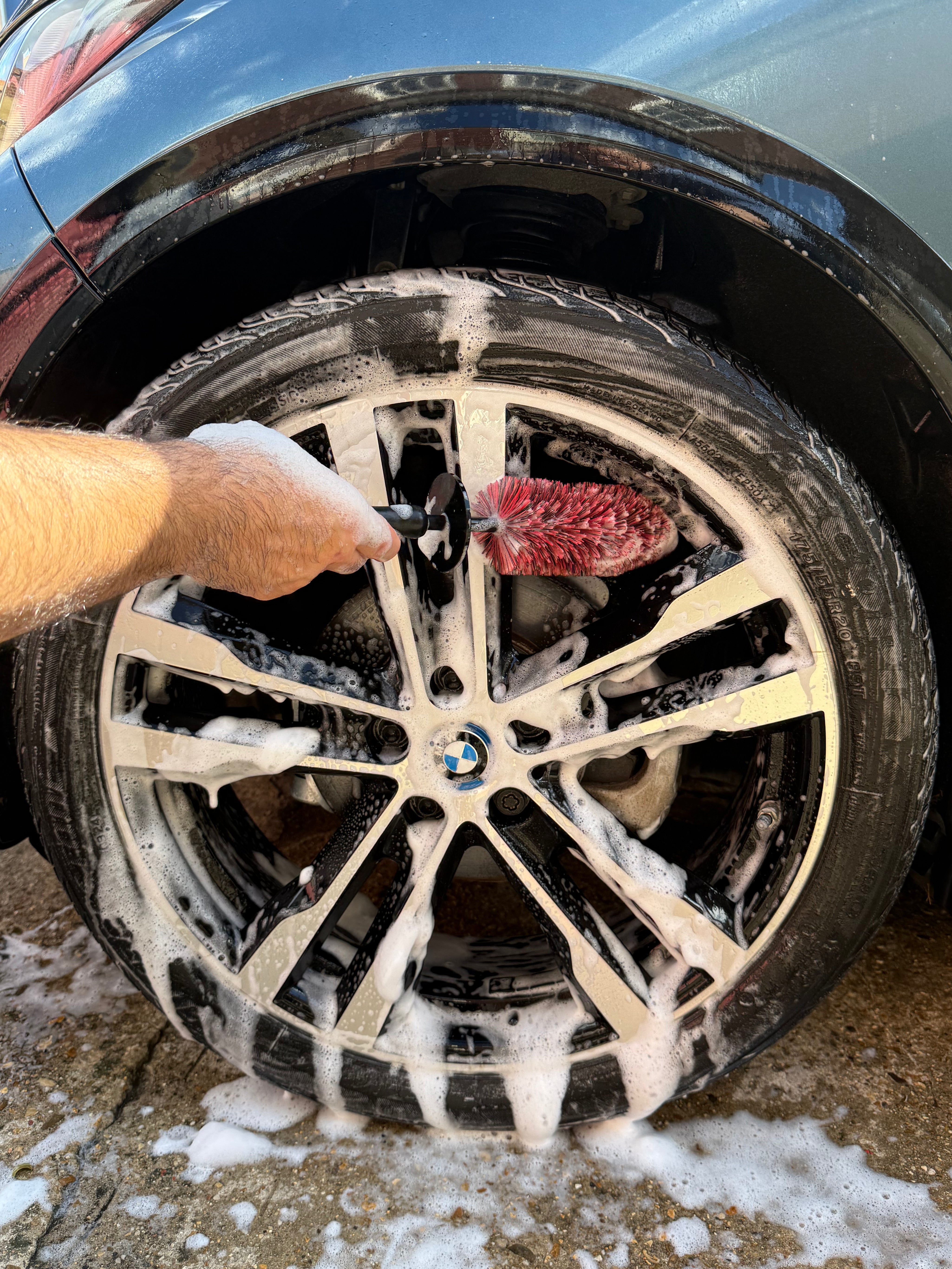 MEDIUM DETAILING WHEEL BRUSH