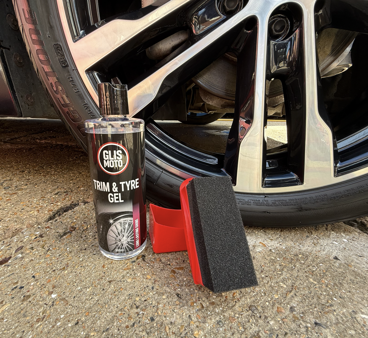 TRIM & TYRE DRESSING KIT