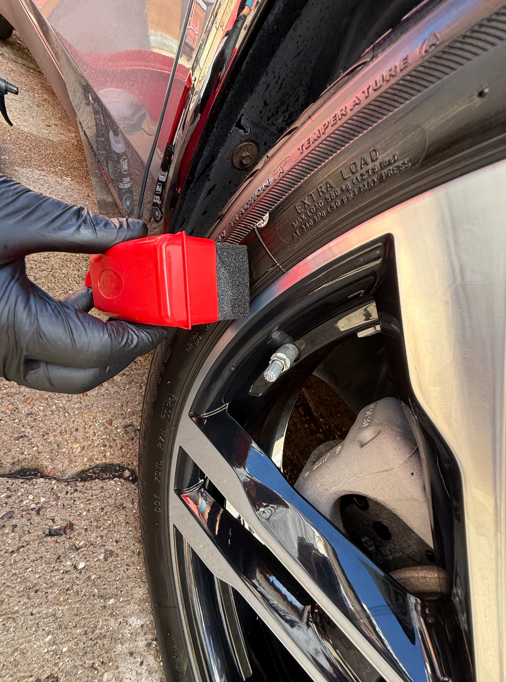 TRIM & TYRE DRESSING KIT