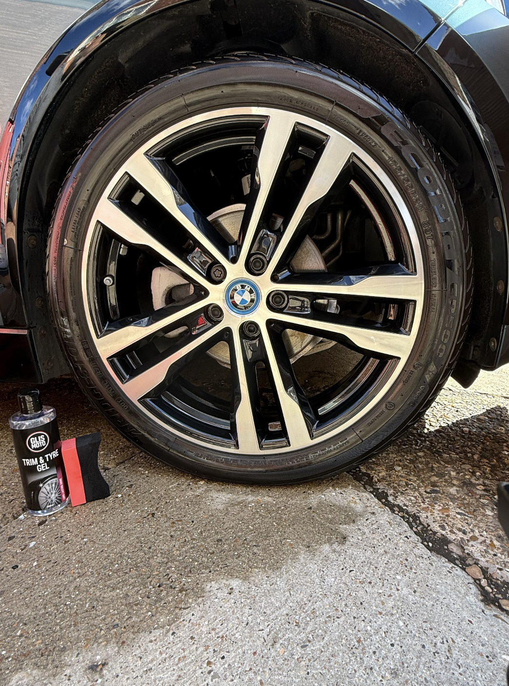 TRIM & TYRE DRESSING KIT